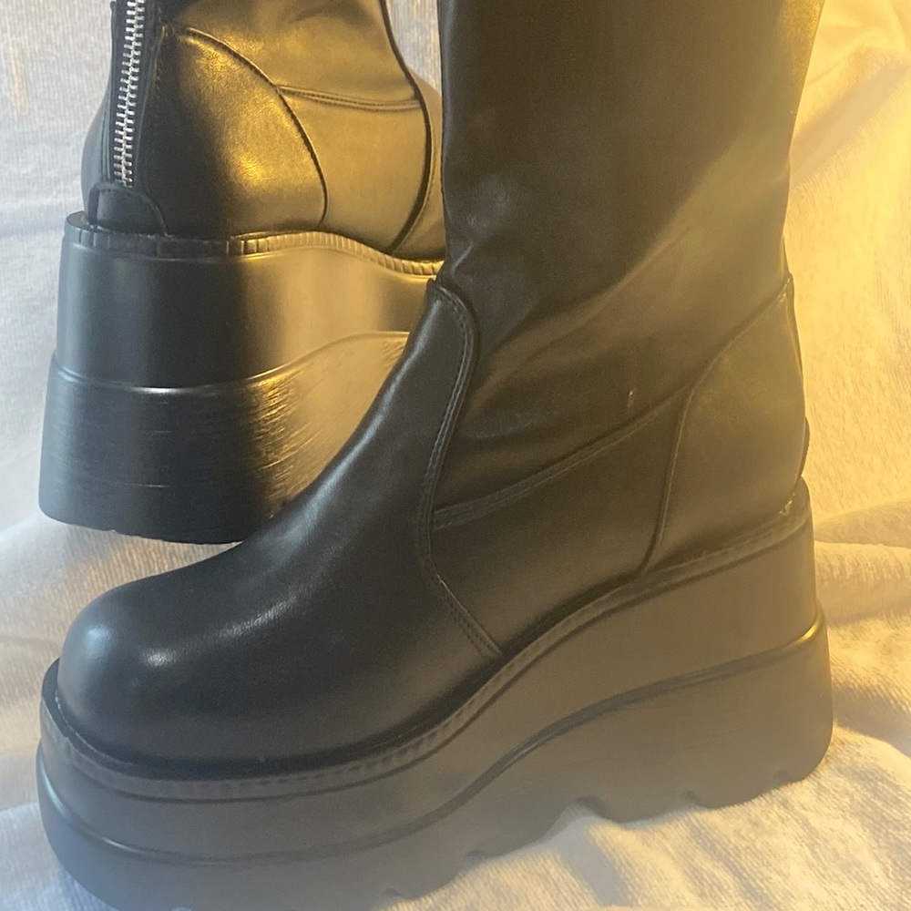 Brand new Calf height platform boot